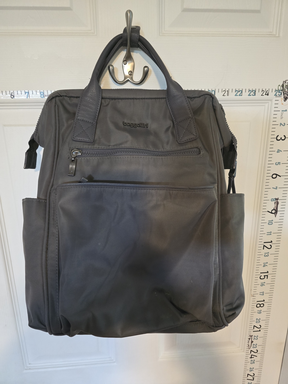 Baggallini Expandable Travel Backpack / Tote Bag – Gray
Description: Lightly use